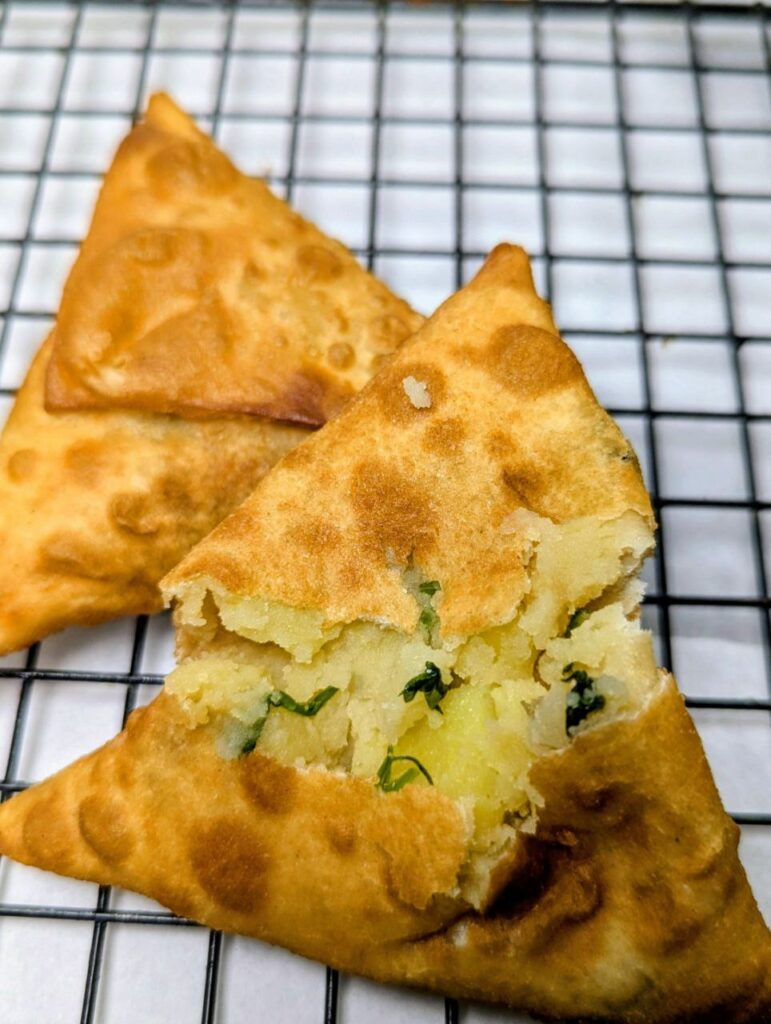 potato stuffed samosas